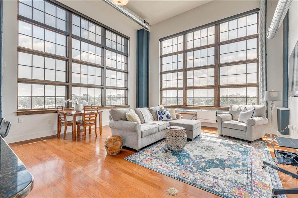 715 Graham Street - Photo 1