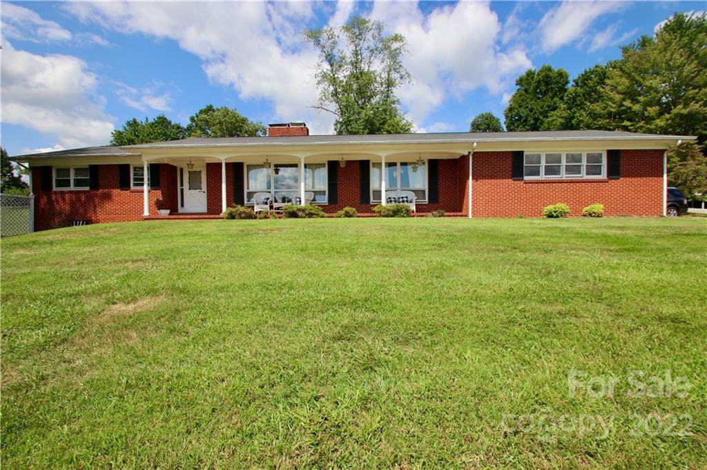 446 Woodlawn Circle - Photo 1