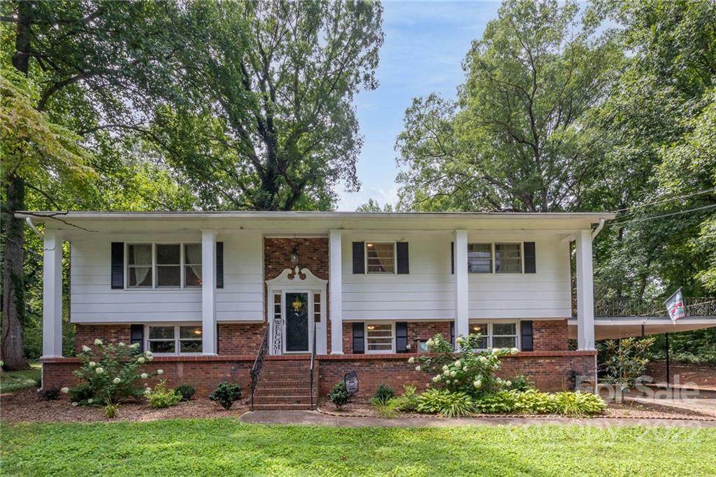 829 6th Street Circle - Photo 1