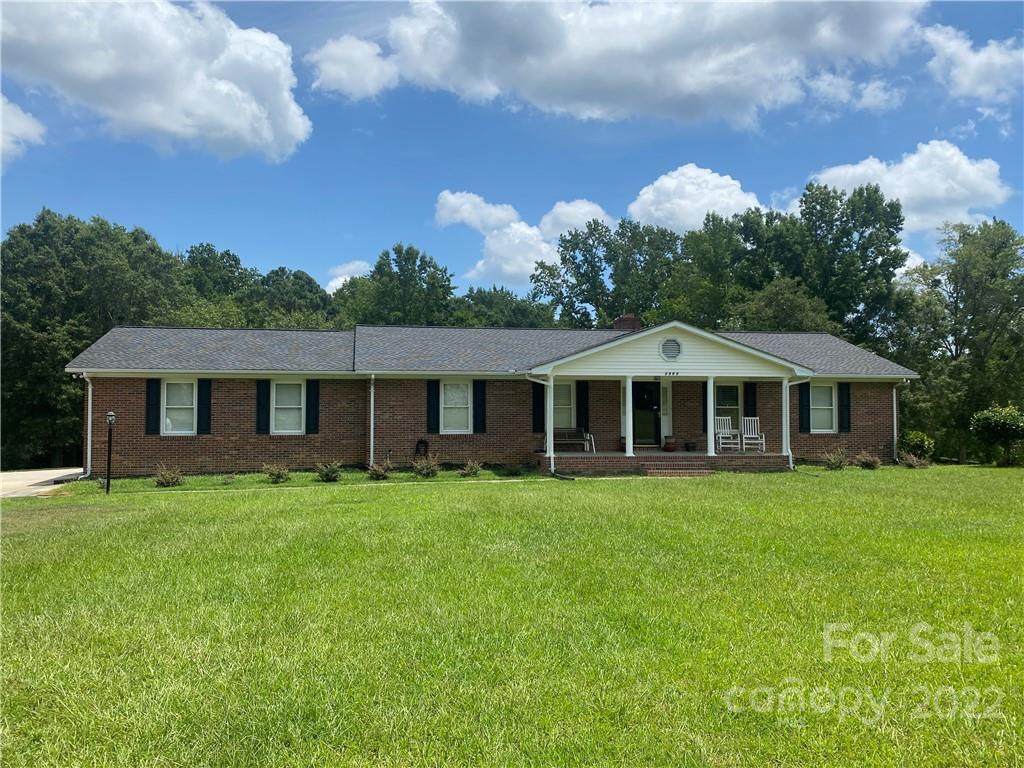 2995 Lynwood Drive - Photo 1