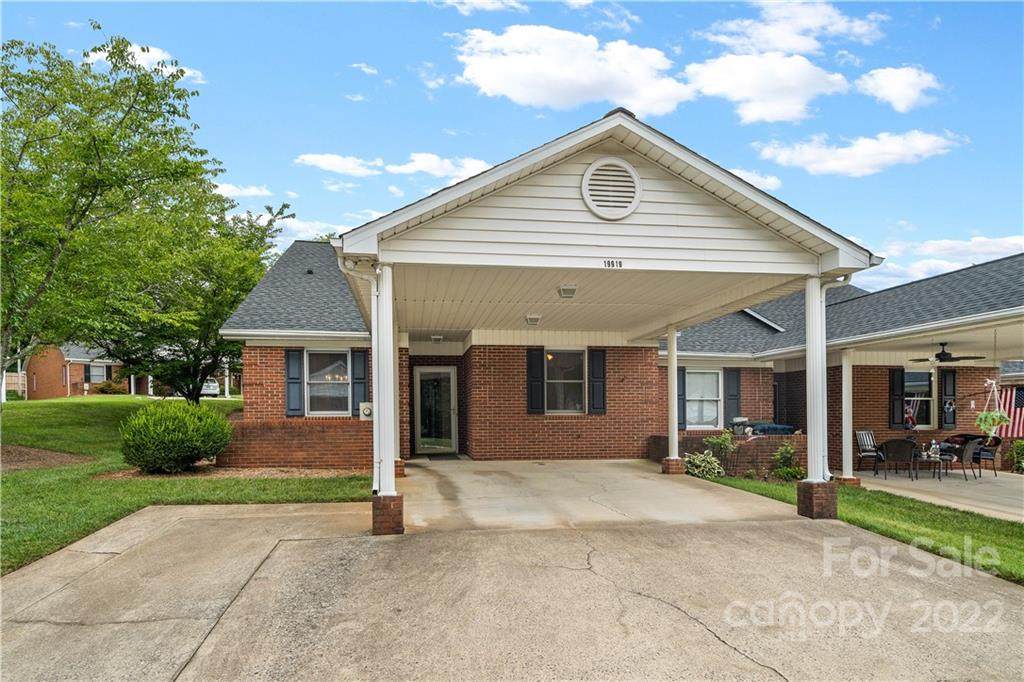 19919 Oak Leaf Circle - Photo 1