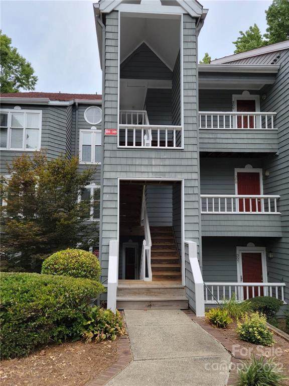 304 Northwest Drive - Photo 1