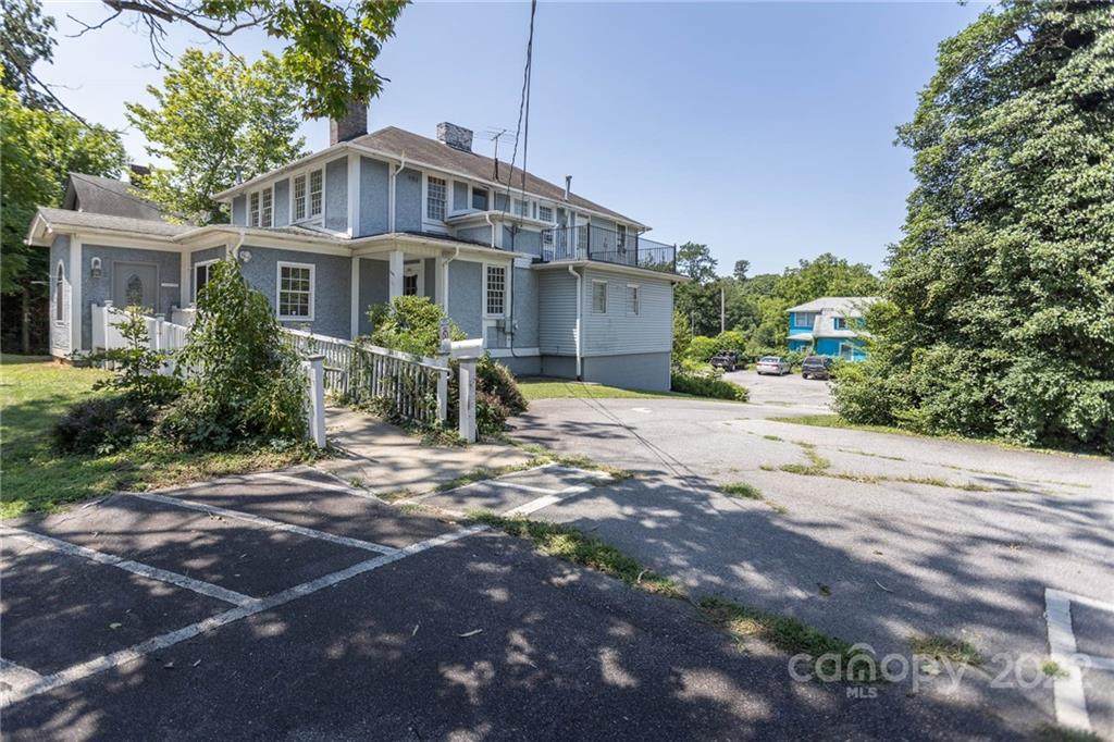 200 Charlotte Street - Photo 1