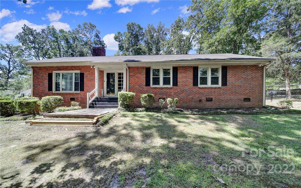 106 Azalea Road - Photo 1