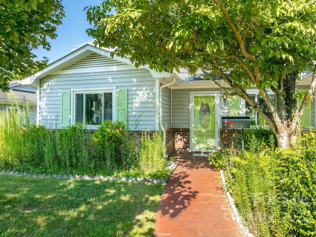 129 Derbyshire Drive - Photo 1
