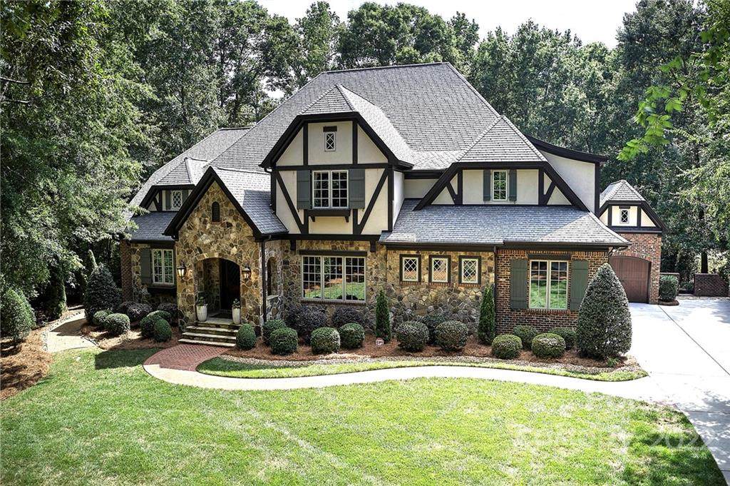 725 Hudson Place - Photo 1