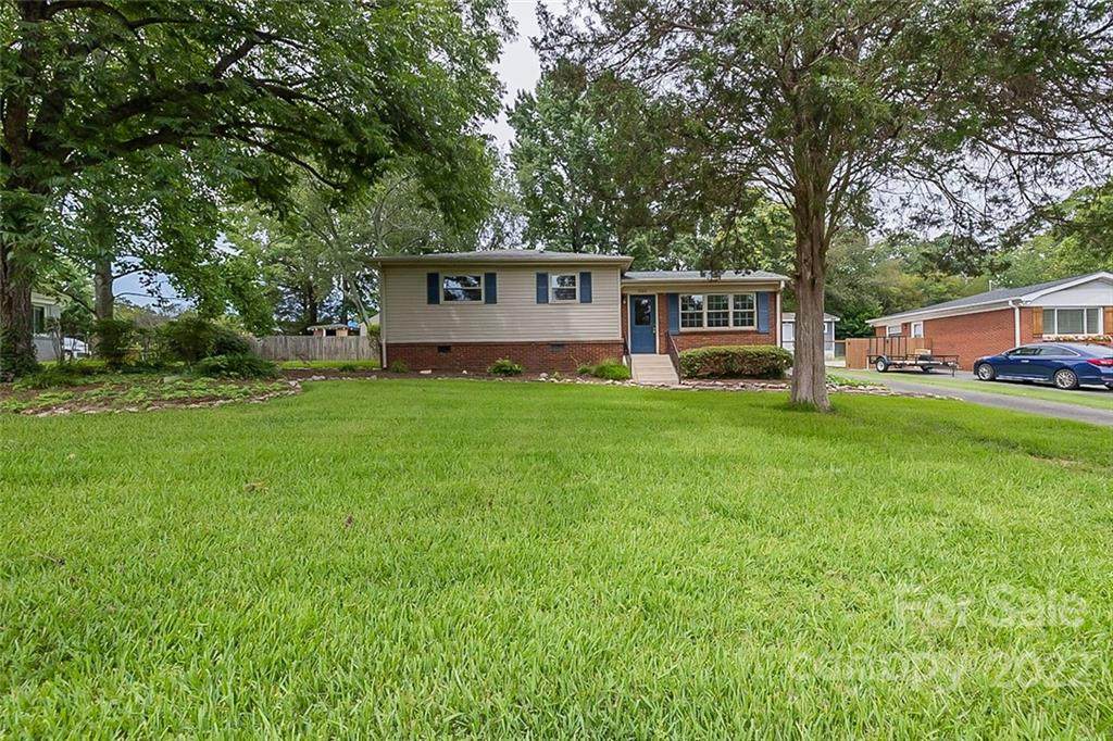 1002 Robinhood Lane - Photo 1