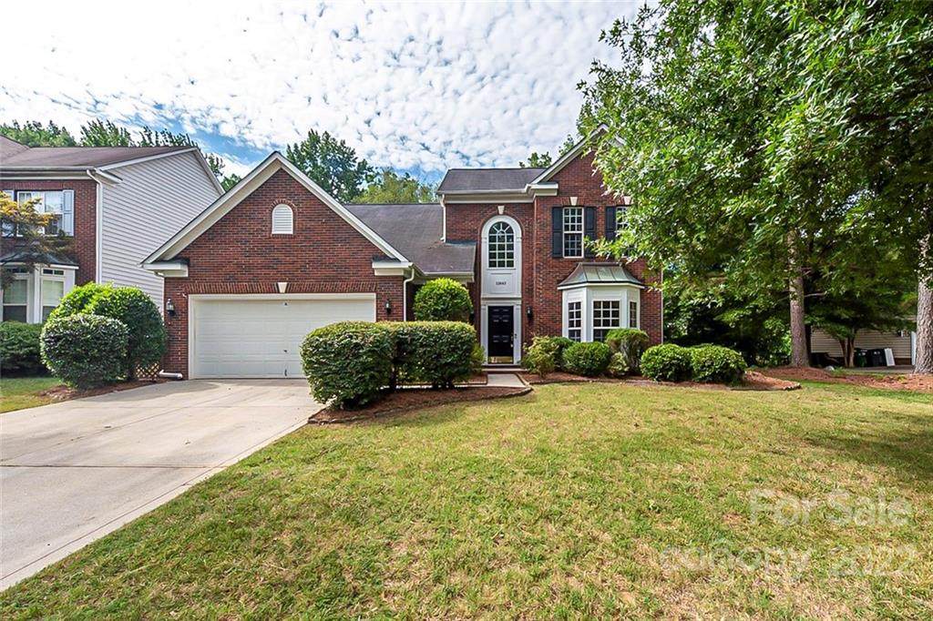 15643 Donnington Drive - Photo 1