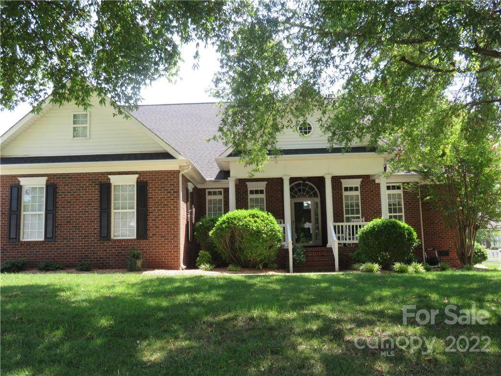 718 Tom Morris Lane - Photo 1