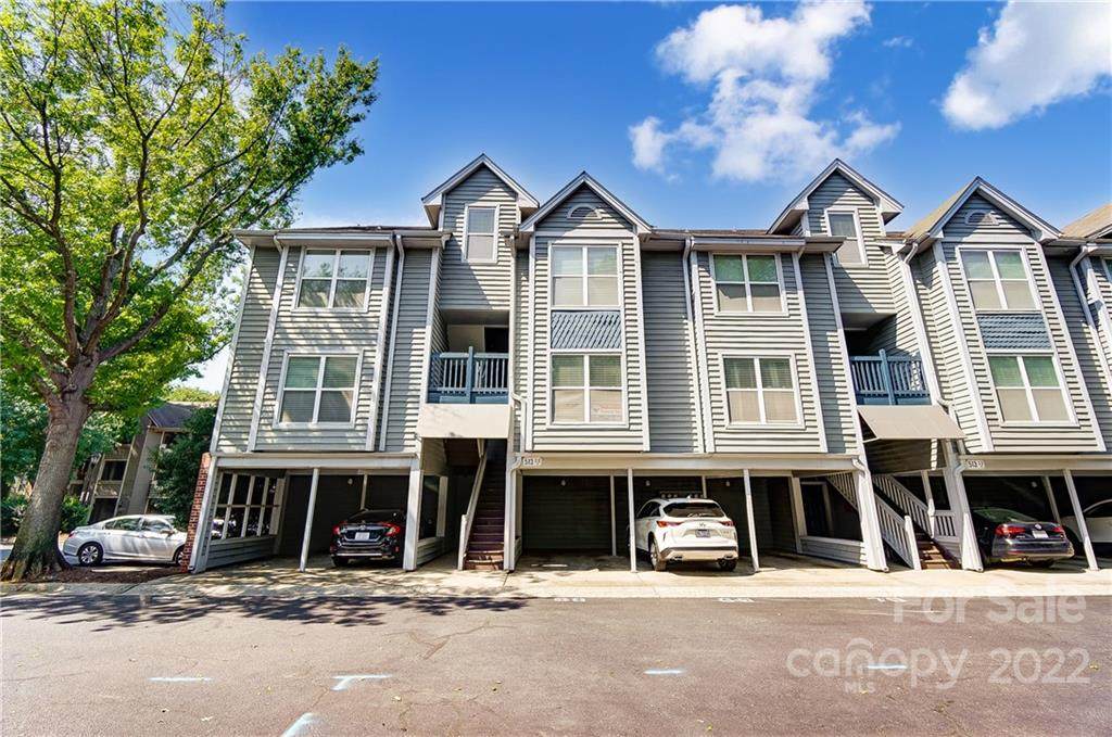 513 Graham Street - Photo 1