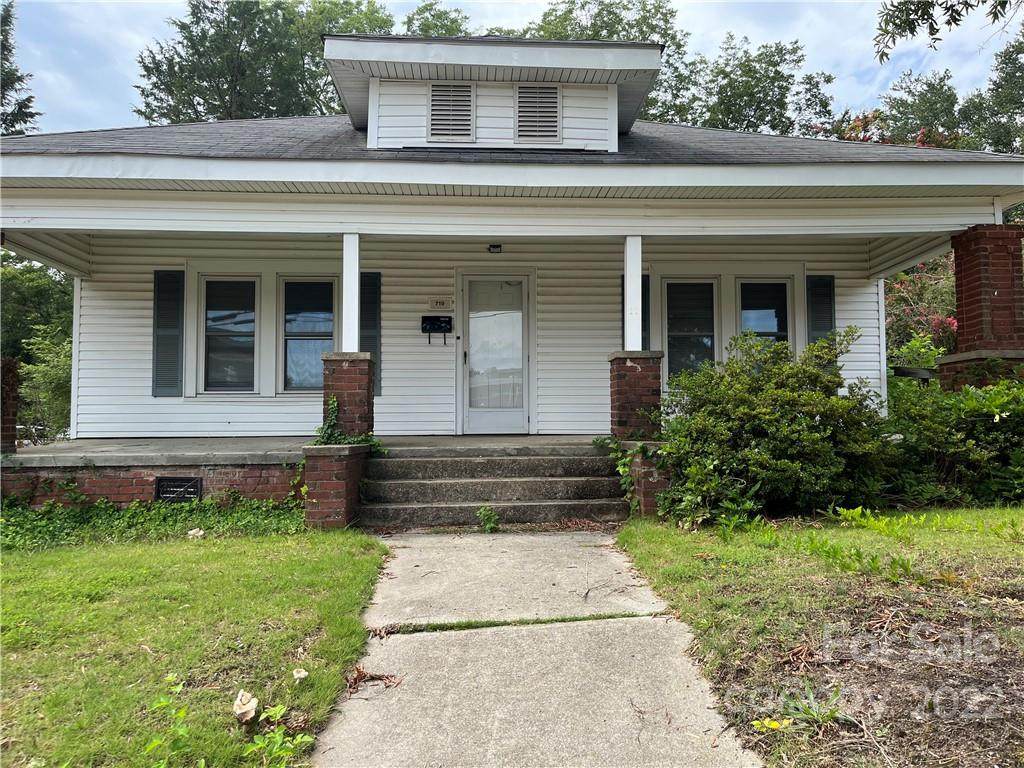 719 Oak Street - Photo 1