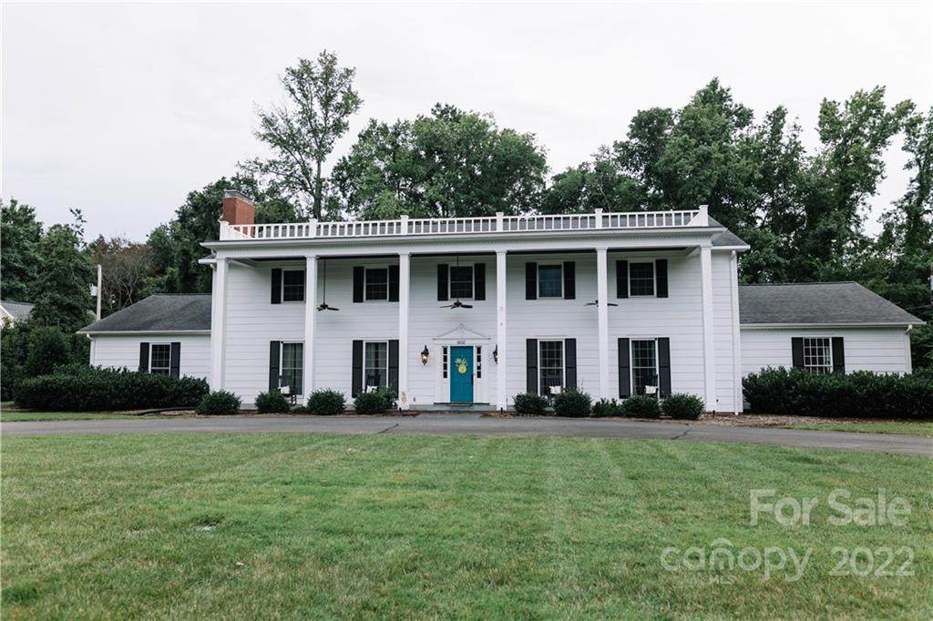 902 Colonial Drive - Photo 1