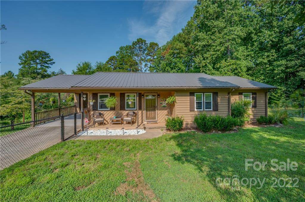 566 Edwards Street - Photo 1