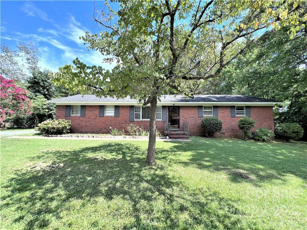 304 Meadowbrook Drive - Photo 1