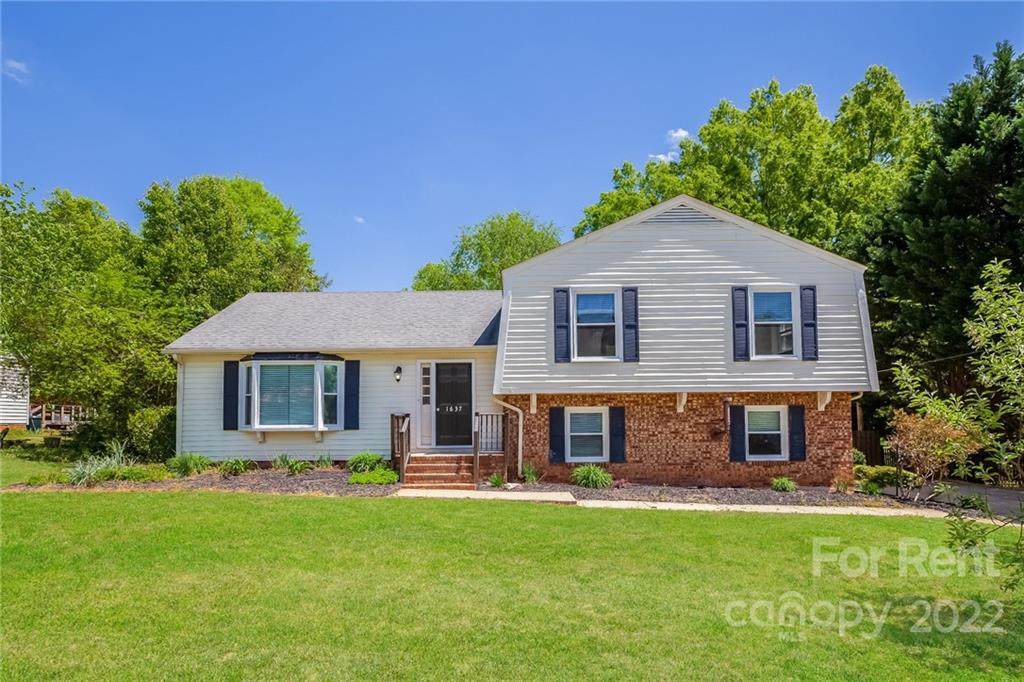 1637 Buckingham Avenue - Photo 1