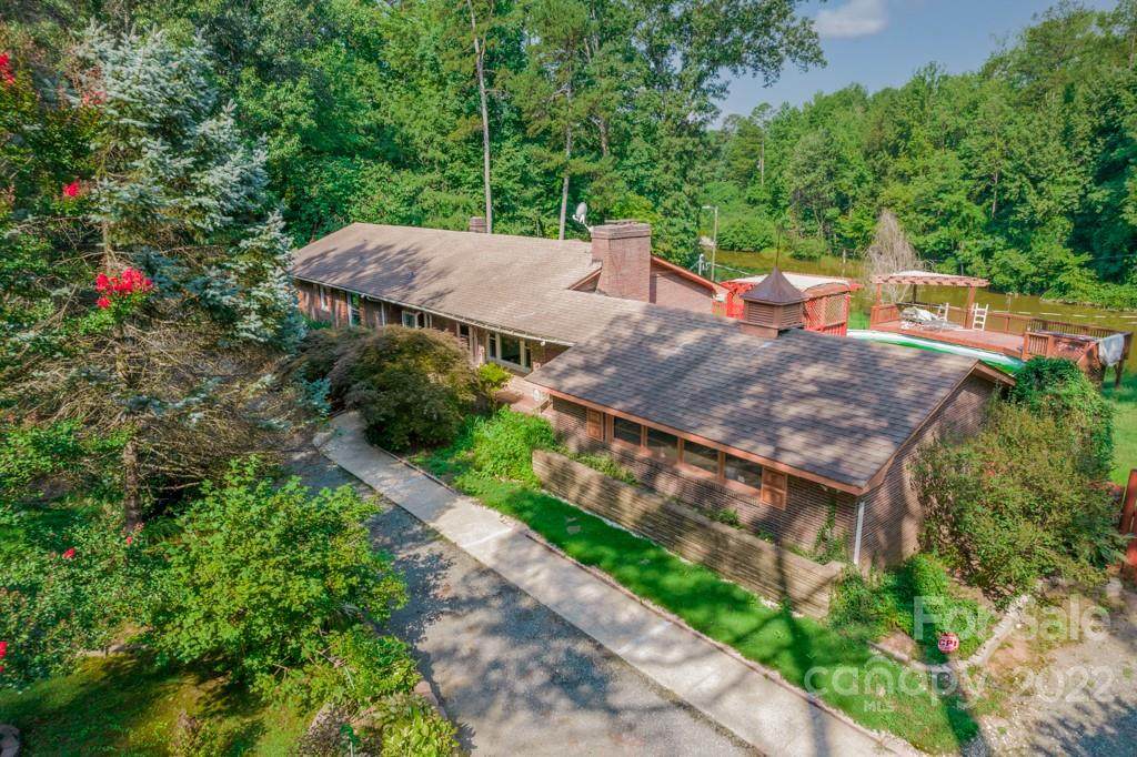 2540 Pickway Drive - Photo 1