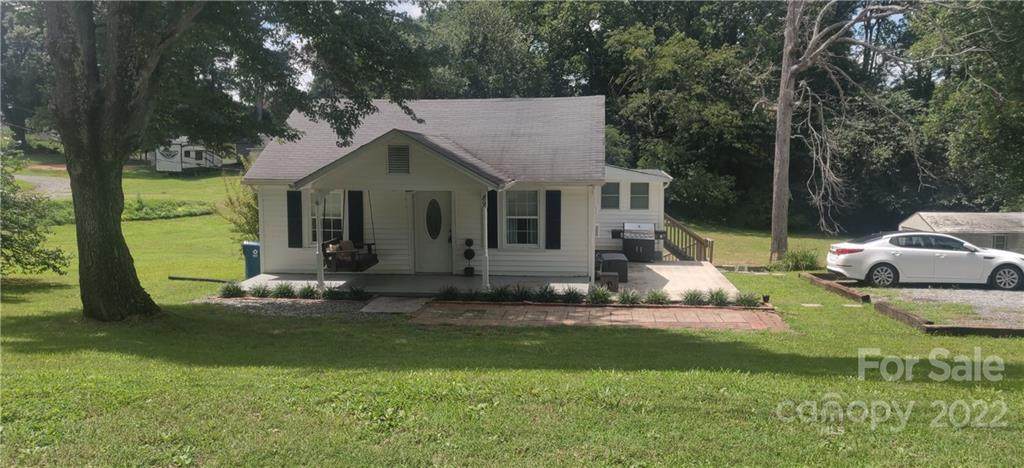 89 40th Street - Photo 1
