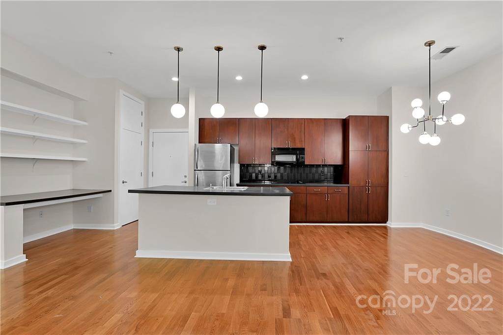 525 6th Street - Photo 1