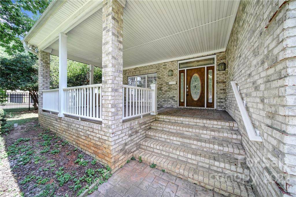 1437 Runnymede Lane - Photo 1