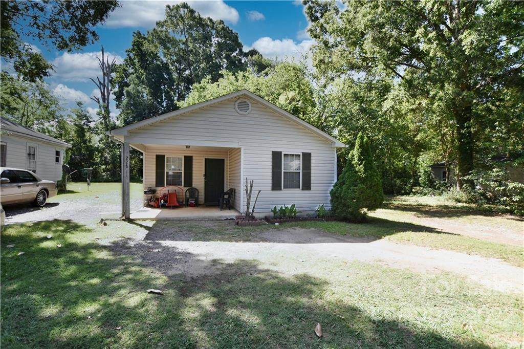 228 Columbia Avenue - Photo 1