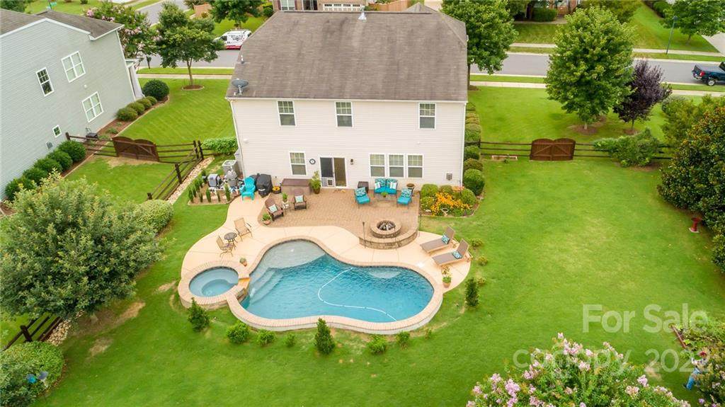 143 Warfield Drive - Photo 1