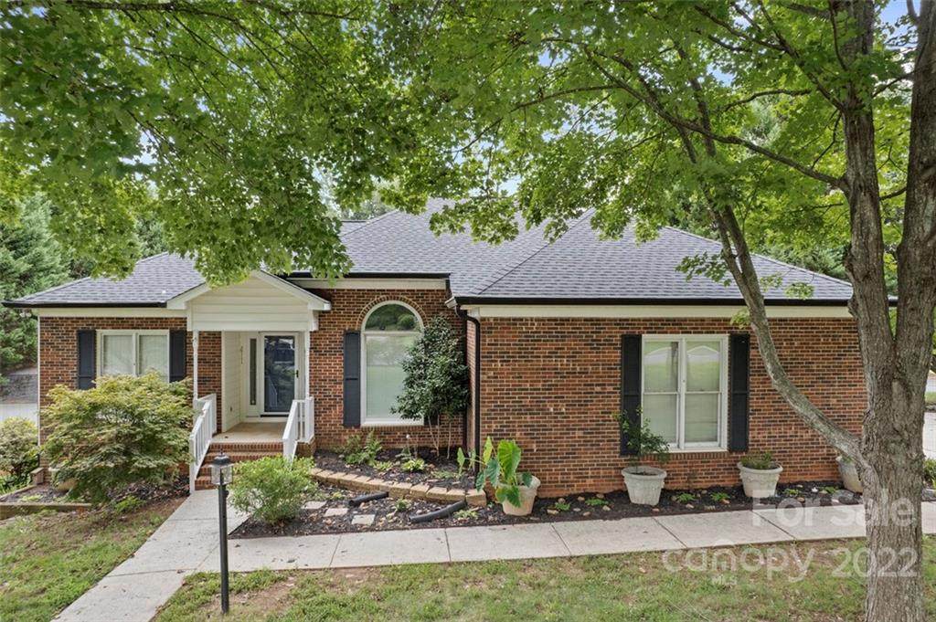 2711 Greenmont Circle - Photo 1