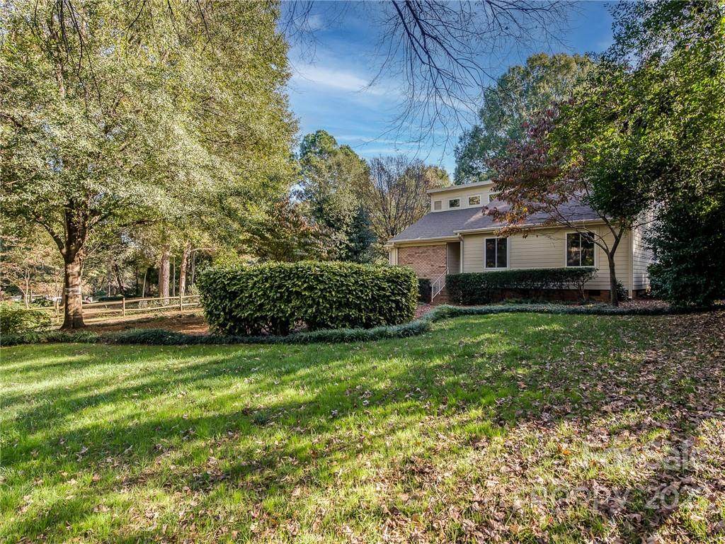 1208 Wandering Way Drive - Photo 1