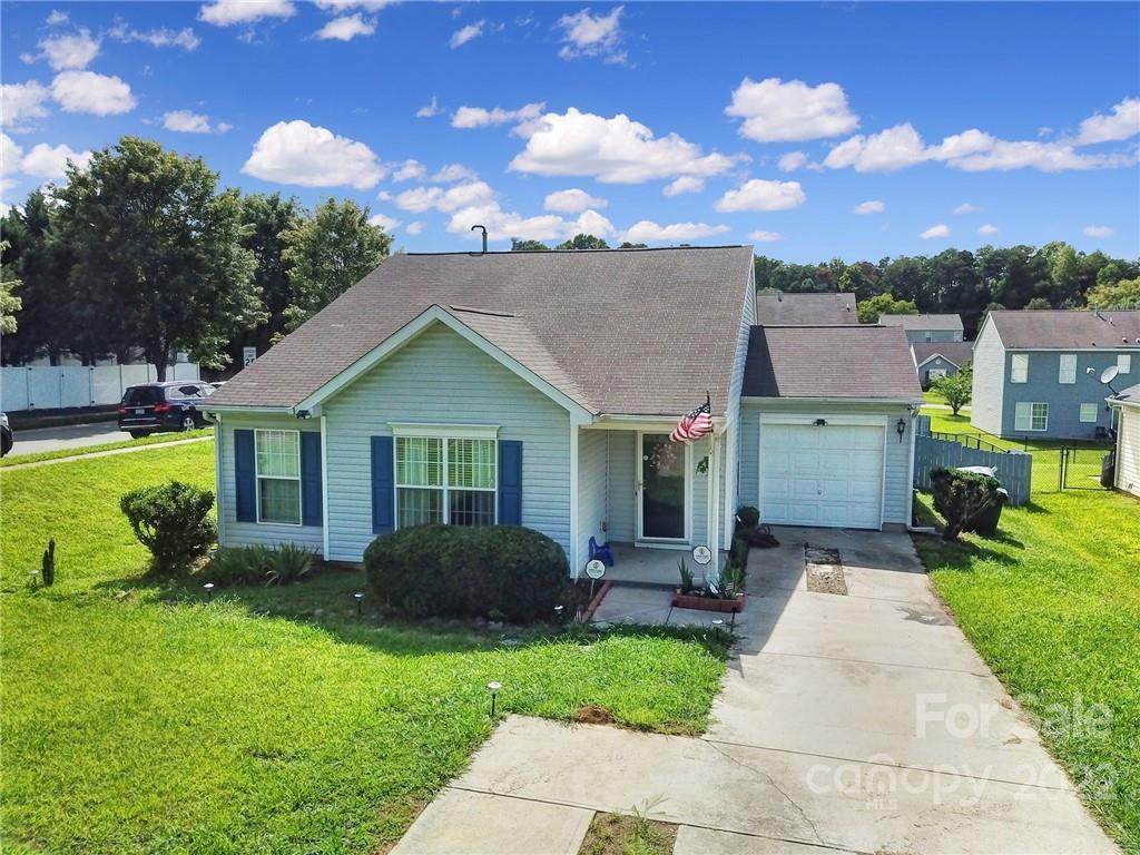 1527 Harland Street - Photo 1