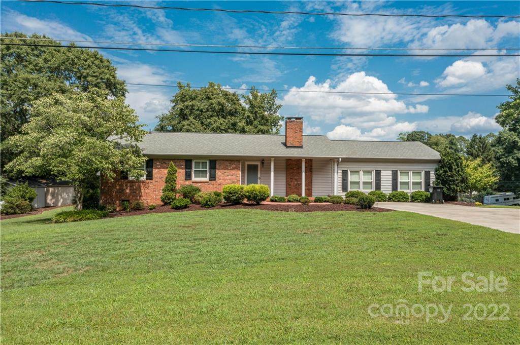 814 Edgewater Drive - Photo 1