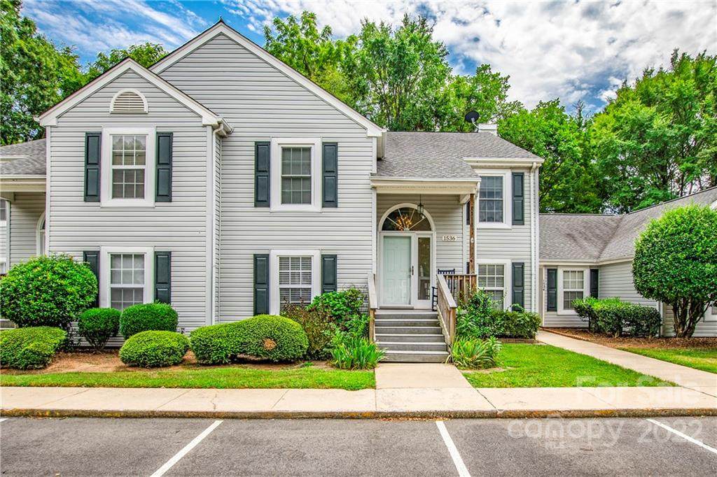 1536 Hunt Club Court - Photo 1