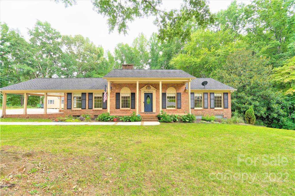 300 Oak Avenue - Photo 1