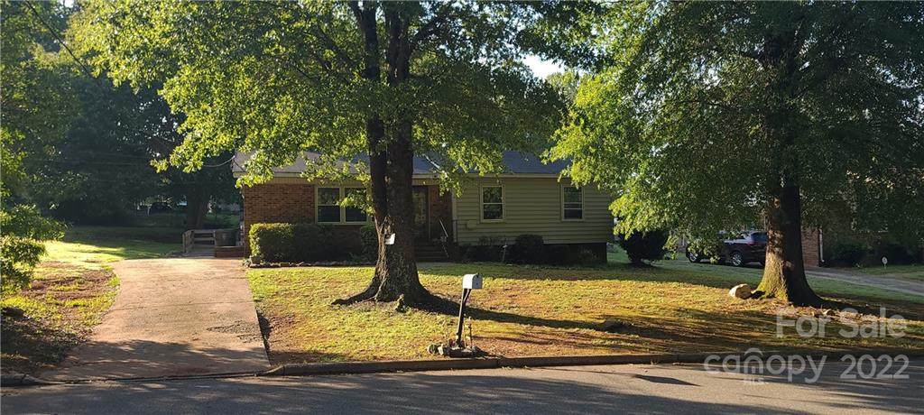 1711 Northwoods Drive - Photo 1