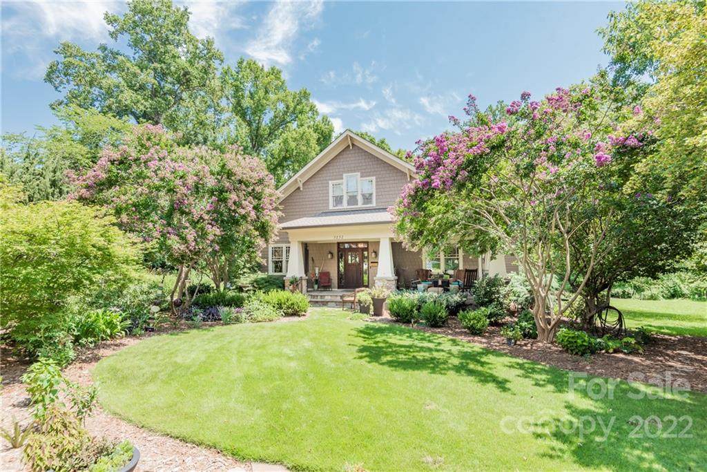 3131 Fairfax Drive - Photo 1