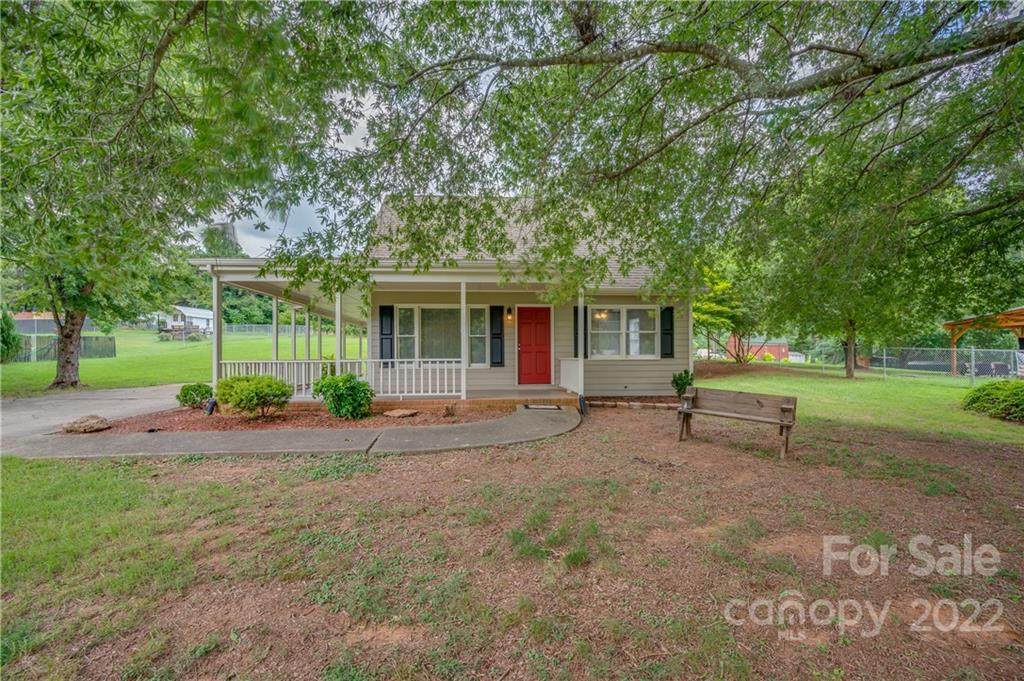 205 Stoneybrook Drive - Photo 1