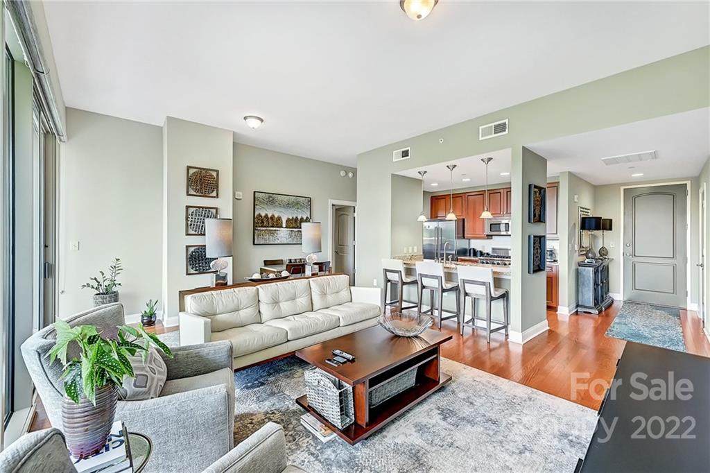 701 Royal Court - Photo 1