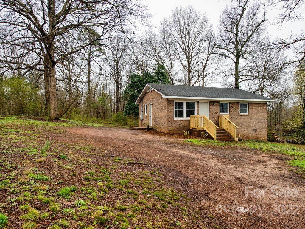 1919 Petty Road - Photo 1