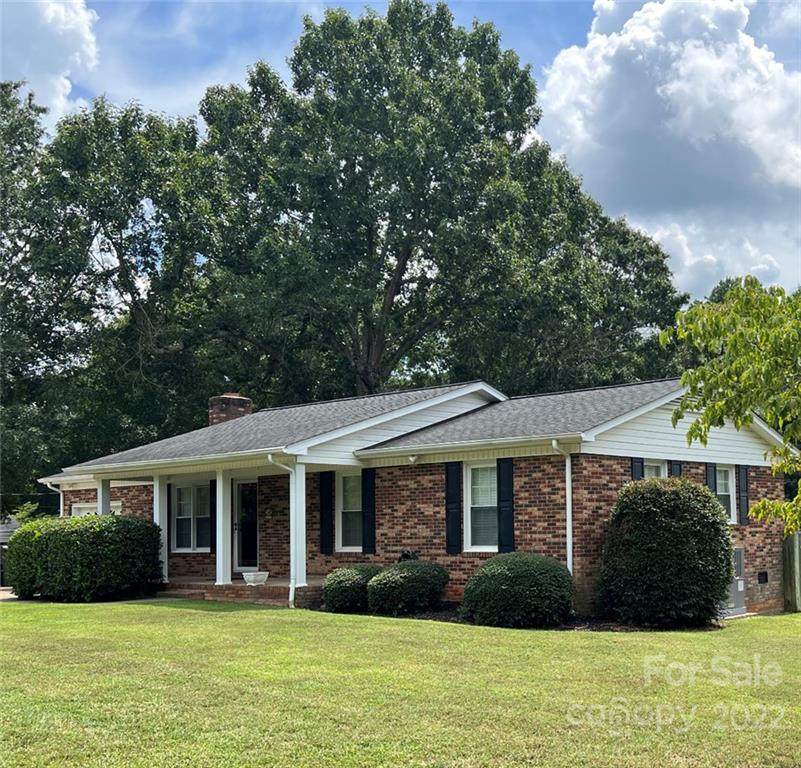 403 Somerset Drive - Photo 1