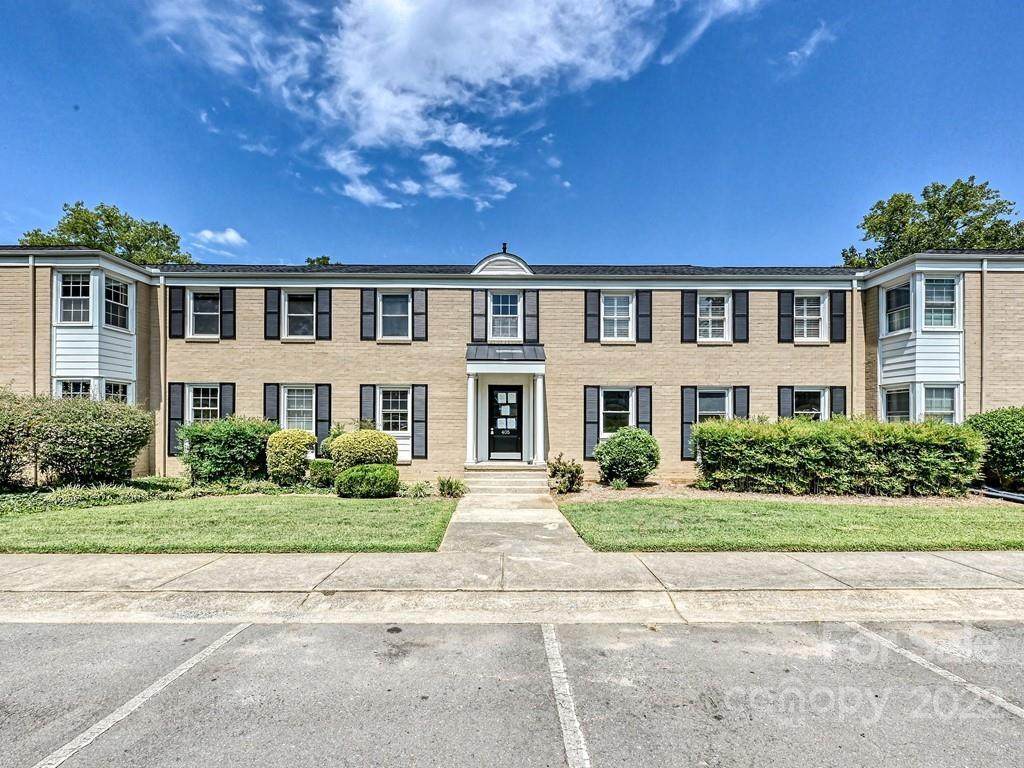 405 Wakefield Drive - Photo 1
