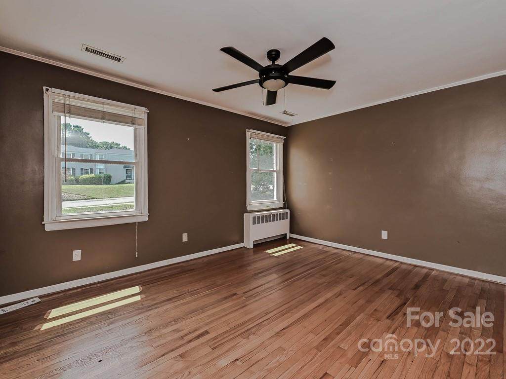405 Wakefield Drive - Photo 1
