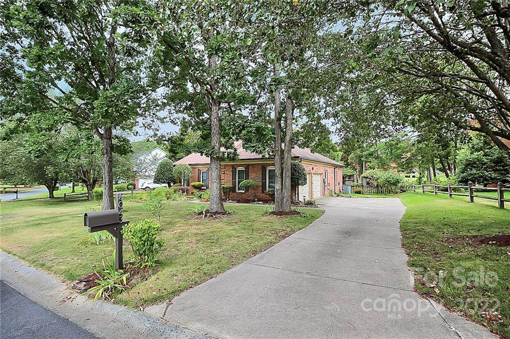 4043 Keble Drive - Photo 1