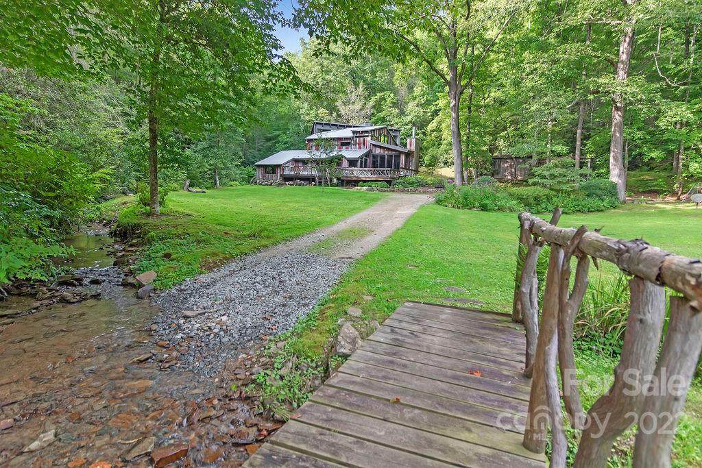 1090 Emmett Road - Photo 1