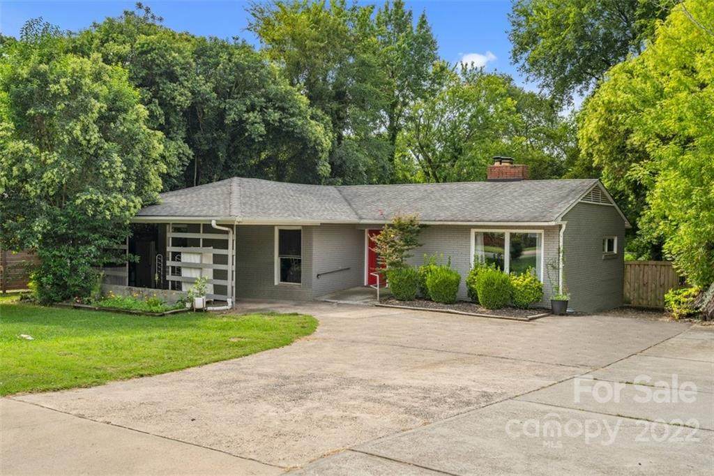 842 Woodlawn Road - Photo 1