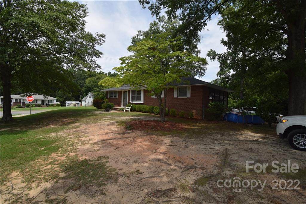 2214 Parkdale Avenue - Photo 1
