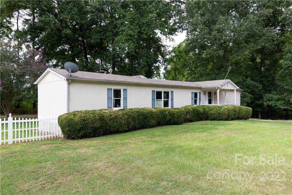 1370 Travis Circle - Photo 1