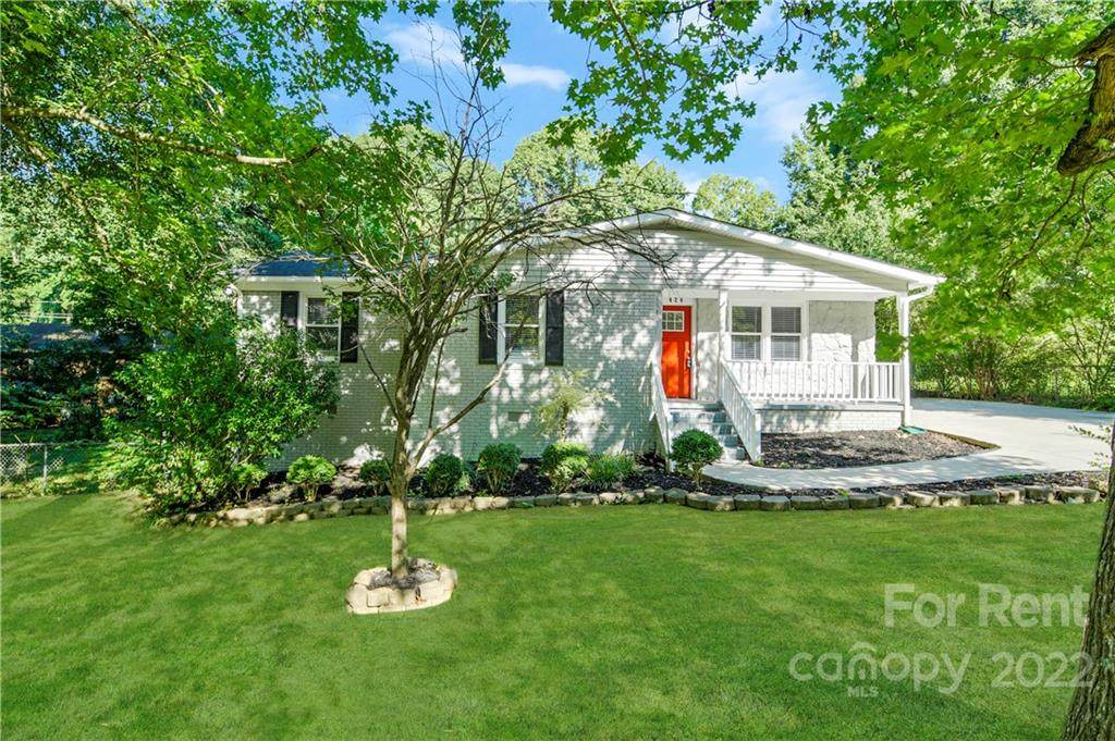 1424 Sherwood Drive - Photo 1