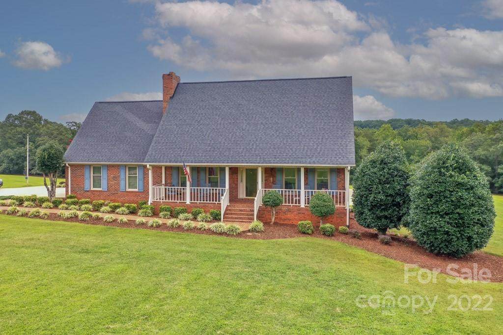 534 Buck Collins Road - Photo 1