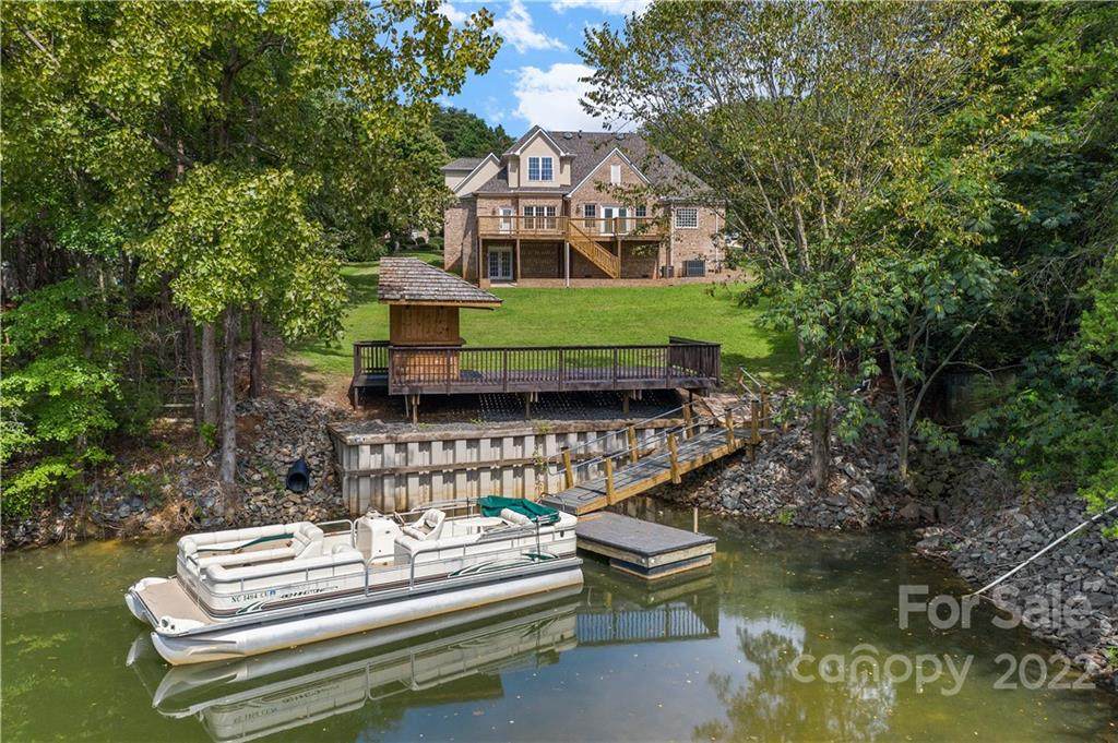 126 Emerald Drive - Photo 1