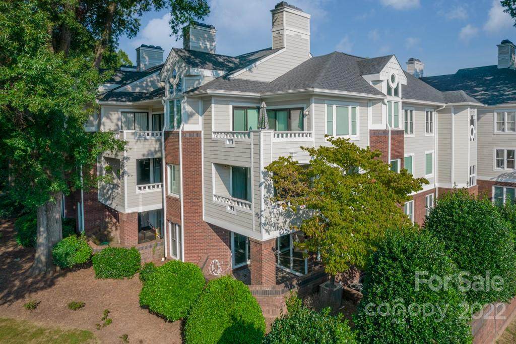 2719 Selwyn Avenue - Photo 1
