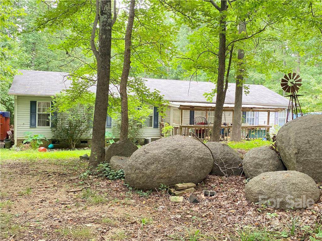725 Breezewood Drive - Photo 1