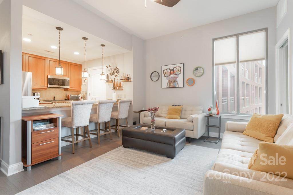 701 Royal Court - Photo 1